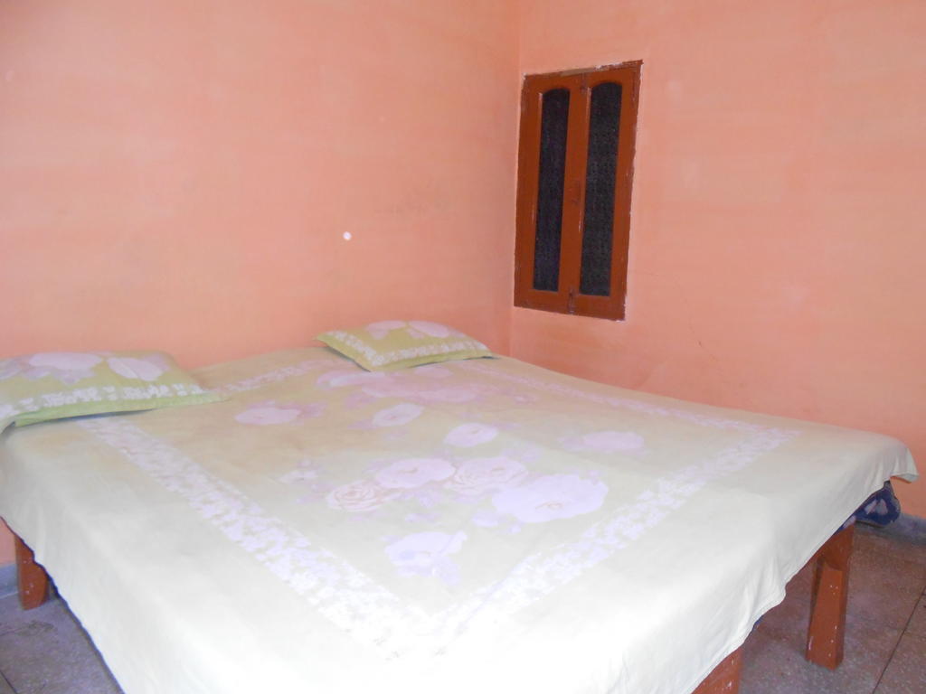 Maruti Guest House Varanasi Quarto foto