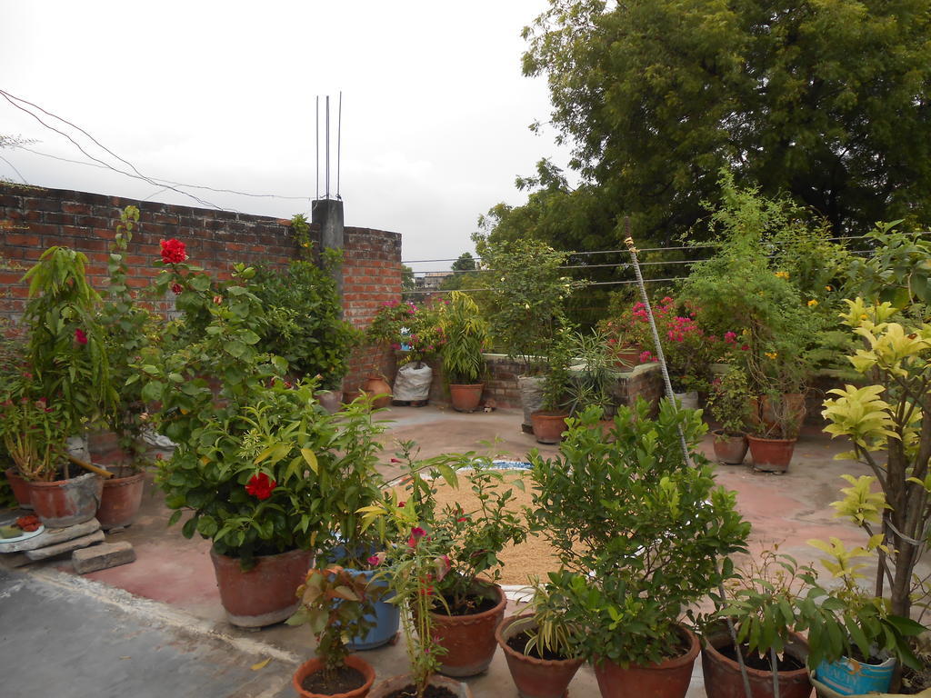Maruti Guest House Varanasi Exterior foto